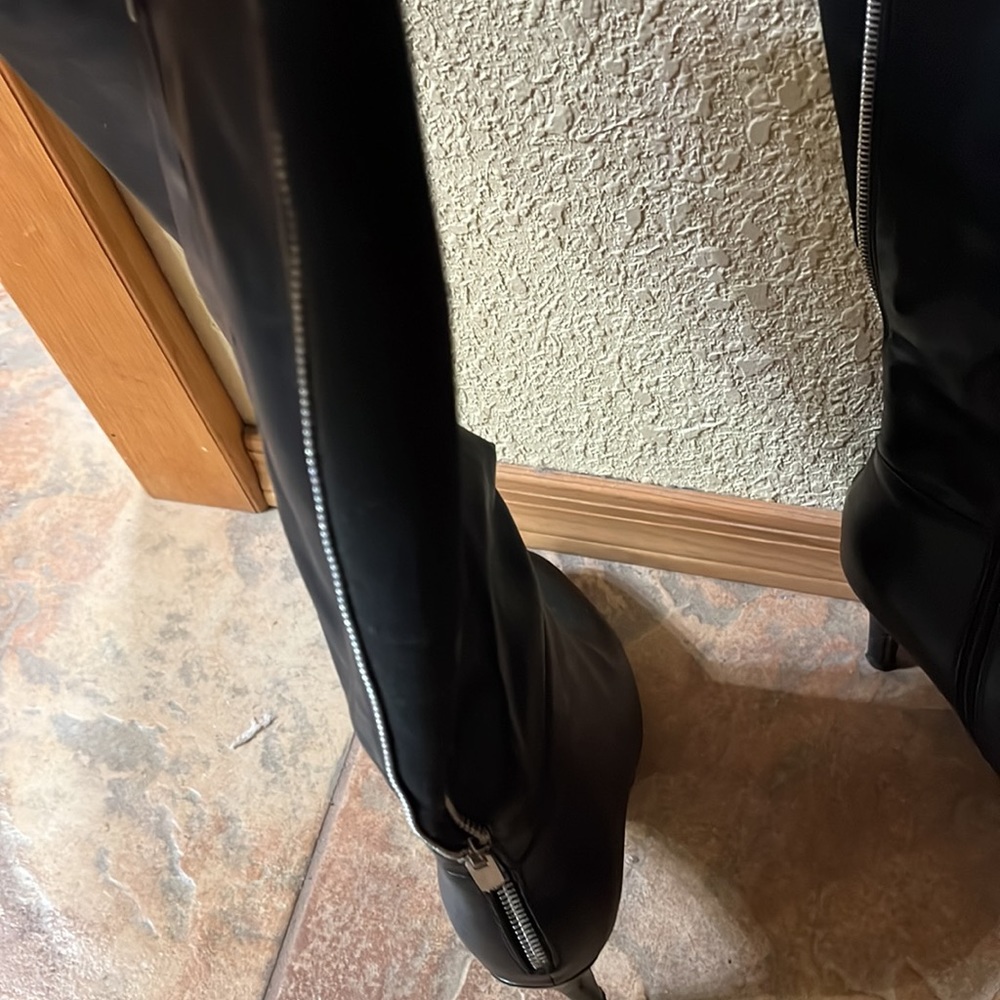 Zipper knee high 2-1/2 heel boots